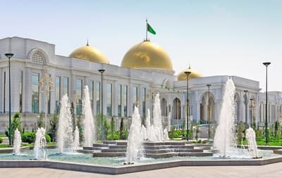 Türkmenistanyň Prezidenti itşynaslary we ýurdumyzyň halkyny Türkmen alabaýynyň baýramy bilen gutlady