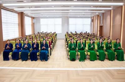  “Bitaraplyk - dillerimiziň senasy” atly XII synp okuwçylaryň arasynda geçirilen bäsleşik