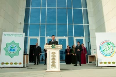 Türkmen halkynyň Milli Lideri Gahryman Arkadagymyz Gurbanguly Berdimuhamedowyň “Atda wepa-da bar, sapa-da” eseri boýunça “Kitap bilen dünýä syry açylýar” atly kitap okamak bäsleşiginde ýokary görkezijilere eýe bolan okuwçylaryň sylaglanyş dabarasy