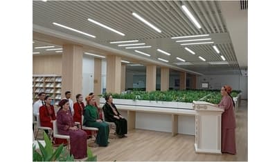 Garaşsyz, agzybir Watan goýnunda,
 türkmen toý toýlaýar ýeriň ýüzünde